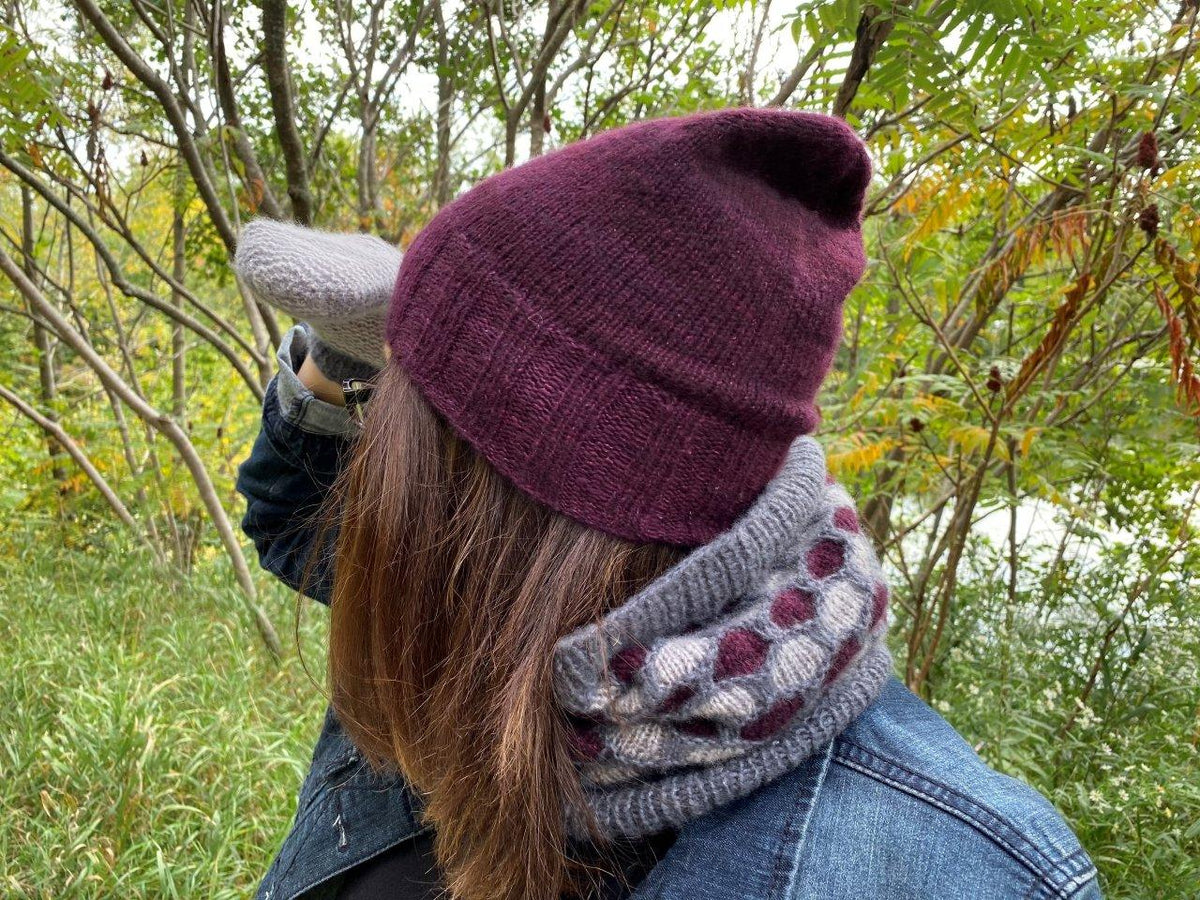 One more hug - Free cowl, hat & mittens pattern - Biscotte Yarns