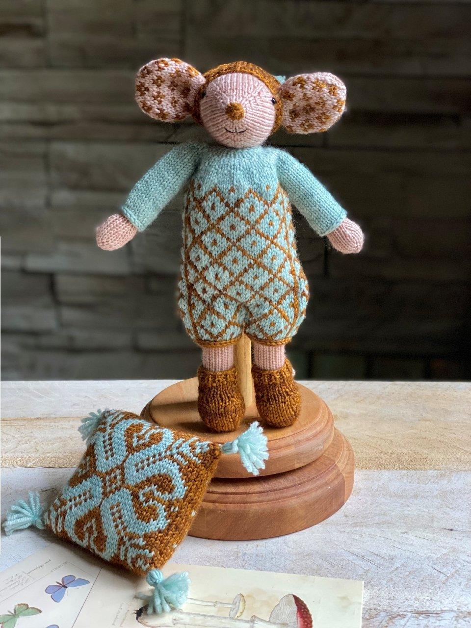 Selbie Mouse Knitting Kit - Biscotte Yarns