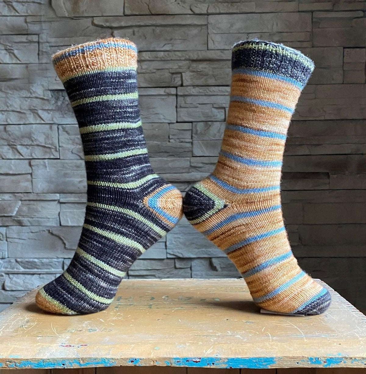 Knitting Kit - STELLA the Two Face Cat socks - Biscotte Yarns