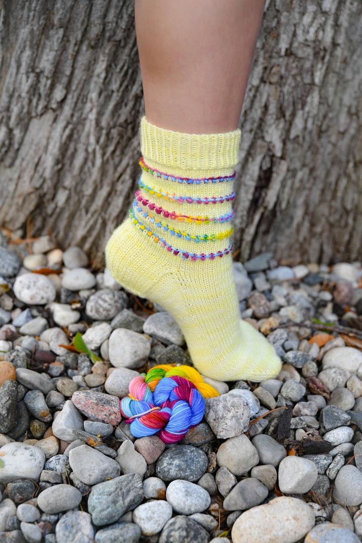 Mini Bobble Sock | Free sock pattern - Biscotte Yarns