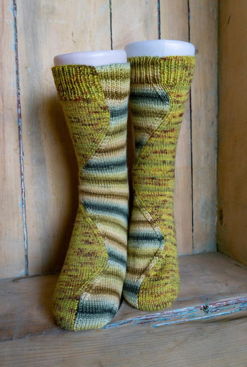 Stitch Surfer Socks FREE PATTERN - Re-edited version - Biscotte Yarns