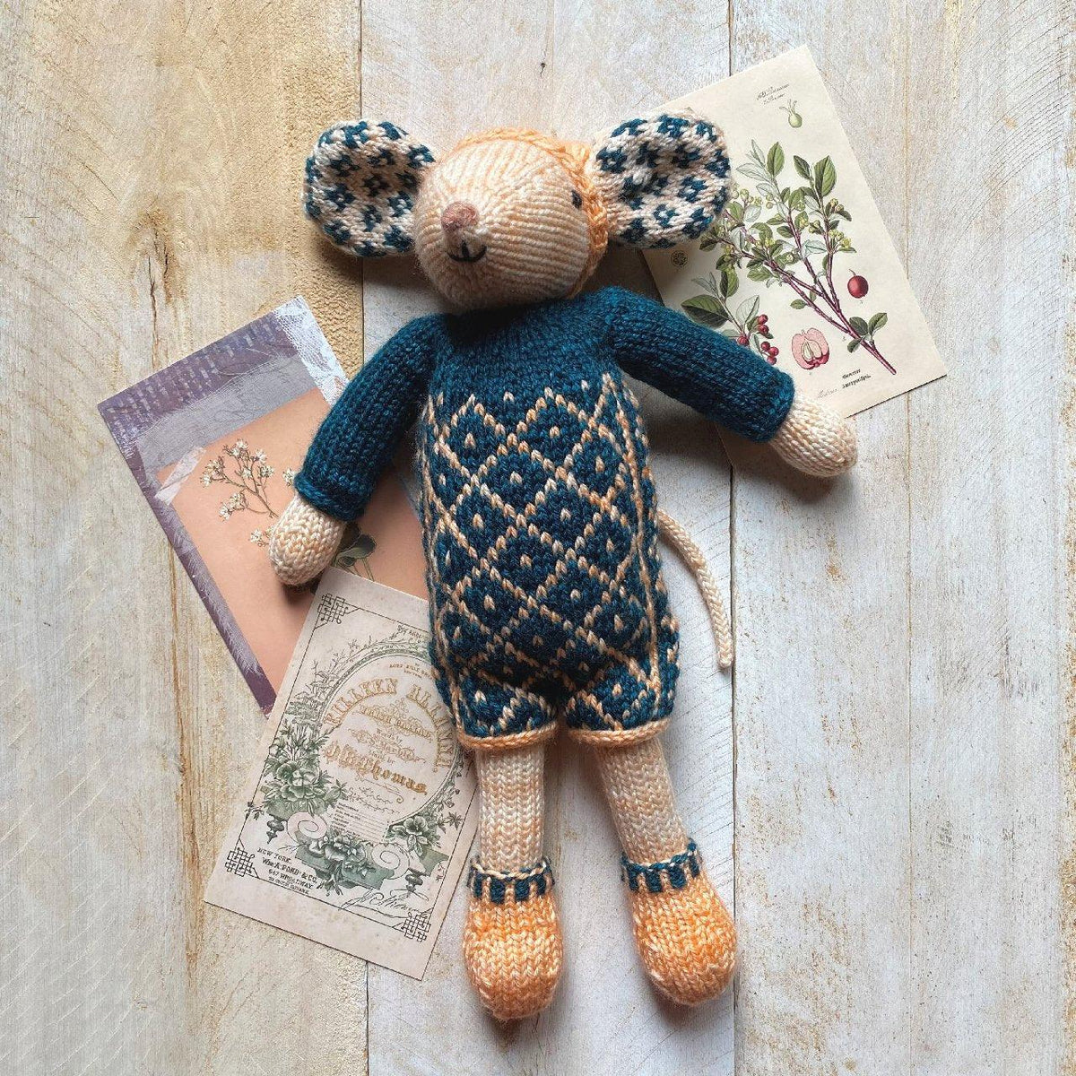 Selbie Mouse Knitting Kit - Biscotte Yarns