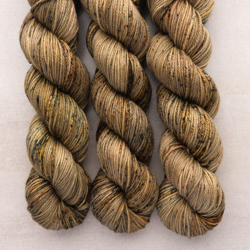 DK PURE NIGHTINGALE - Biscotte Yarns