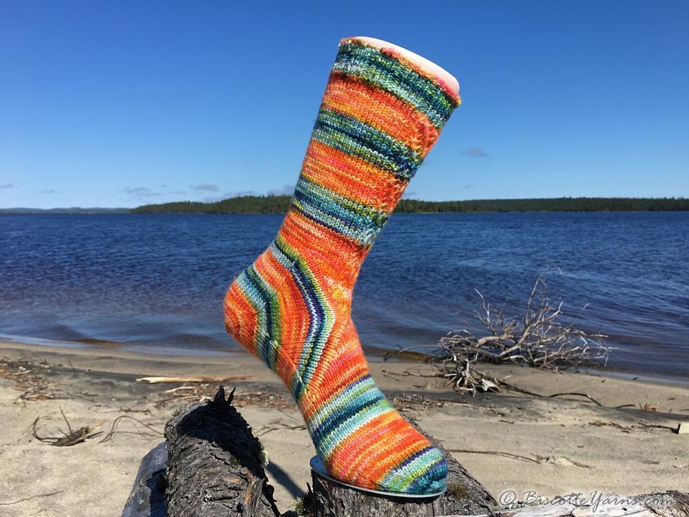 Socks by the Heel FREE socks pattern - Biscotte Yarns