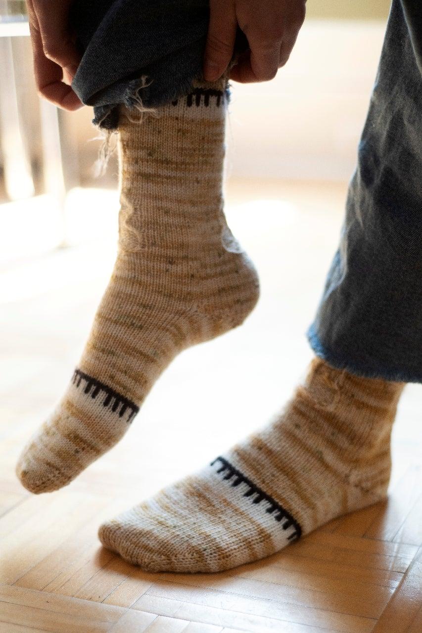 Étude 🎹🎻 | Sock pattern - Biscotte Yarns