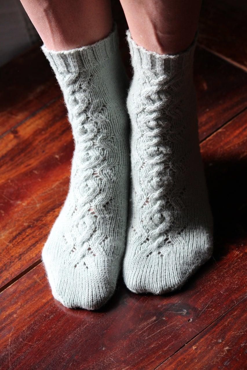 Love Knot Sock | Free Sock Pattern - Biscotte Yarns