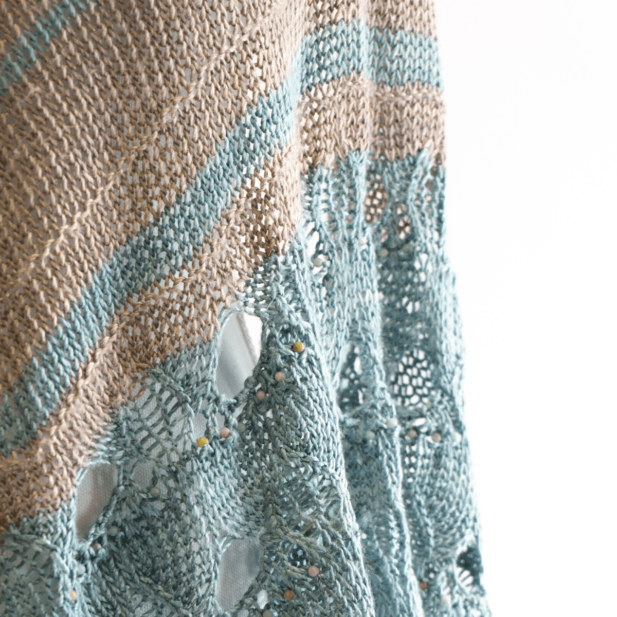 Paon d'Or Shawl | Seed Beads | Knitting Kit - Biscotte Yarns