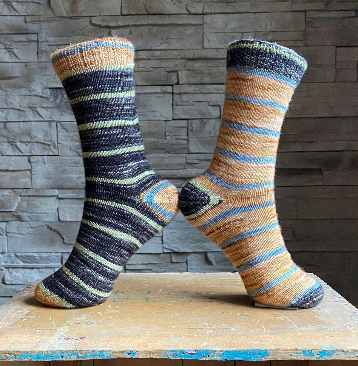 Stella the Two Face Cat | Free Sock Pattern - Biscotte Yarns