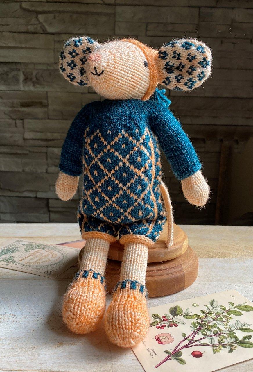 Selbie Mouse Knitting Kit - Biscotte Yarns