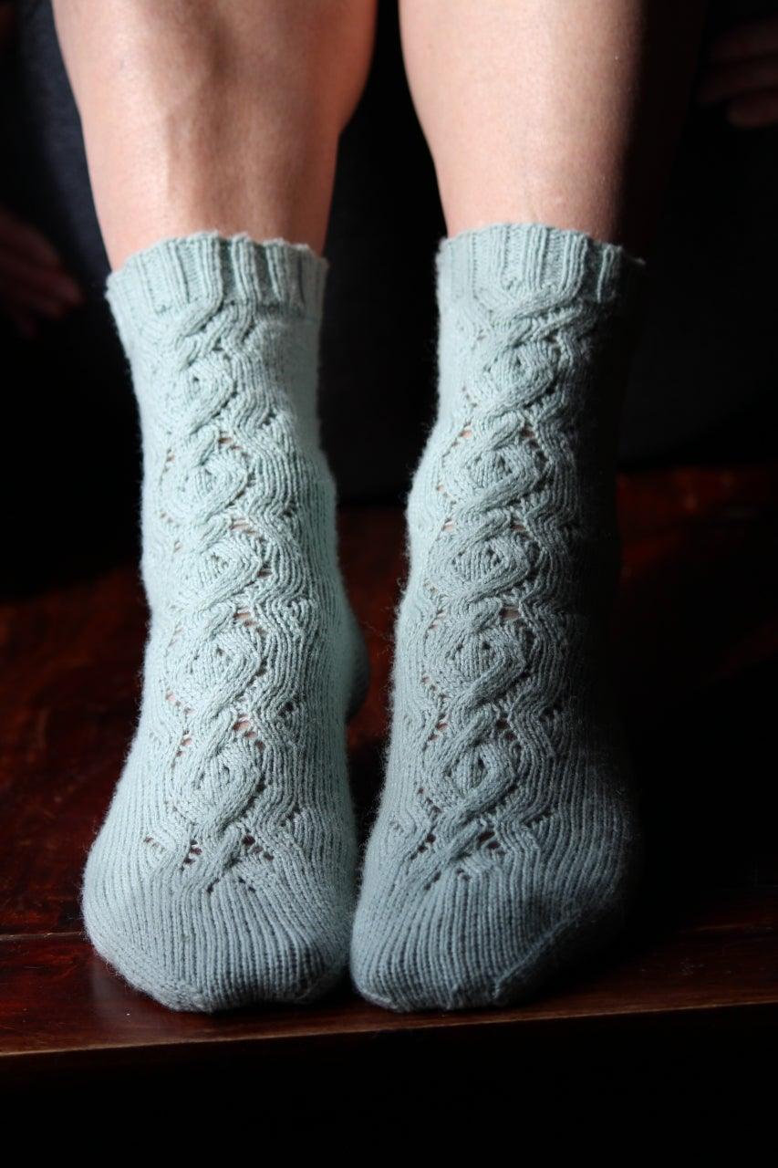 Love Knot Sock | Free Sock Pattern - Biscotte Yarns