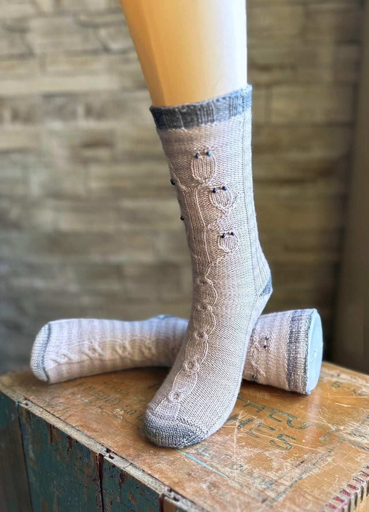 Sock knitting pattern : August Pocus