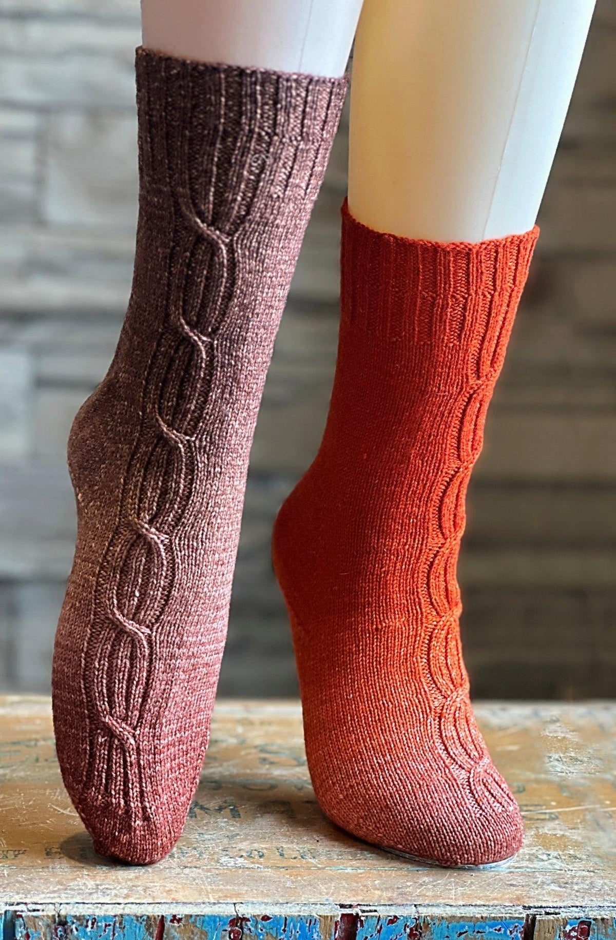 Knitting sock pattern : Ribbed & Cabled Gradient Socks