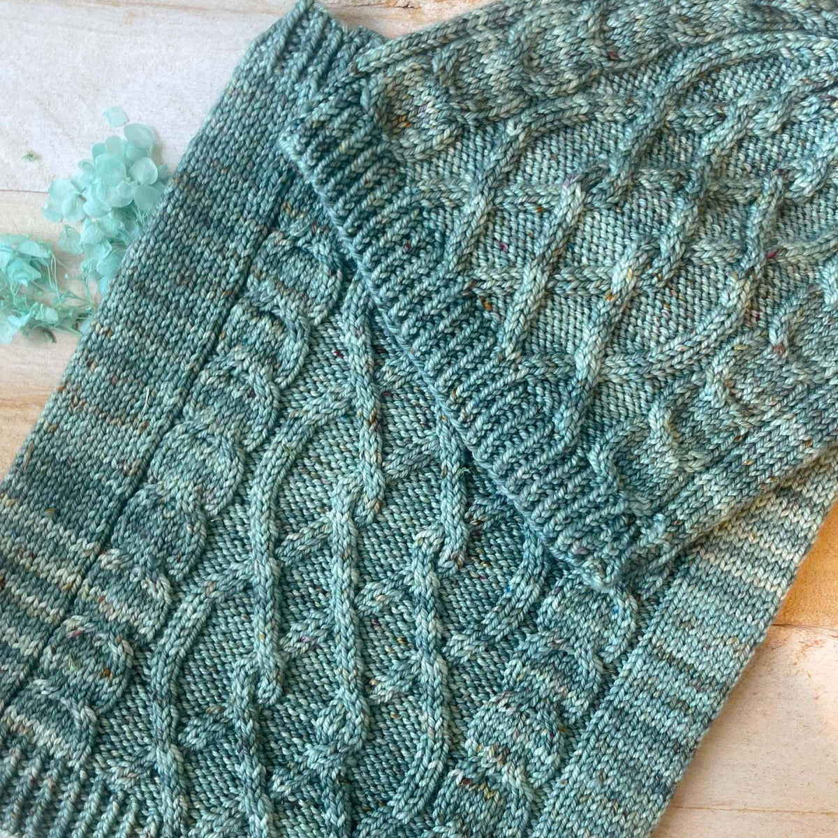 "Skadi" Matching Hat & Cowl | Knitting Patterns - Biscotte Yarns