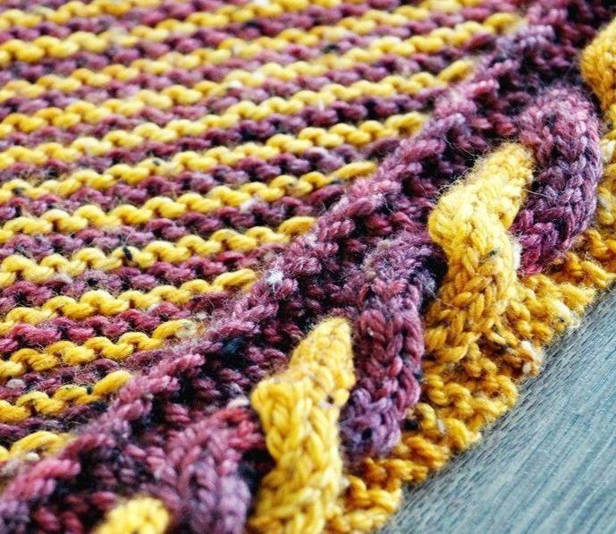 Golden Snitch Shawl knitting pattern - Biscotte yarns