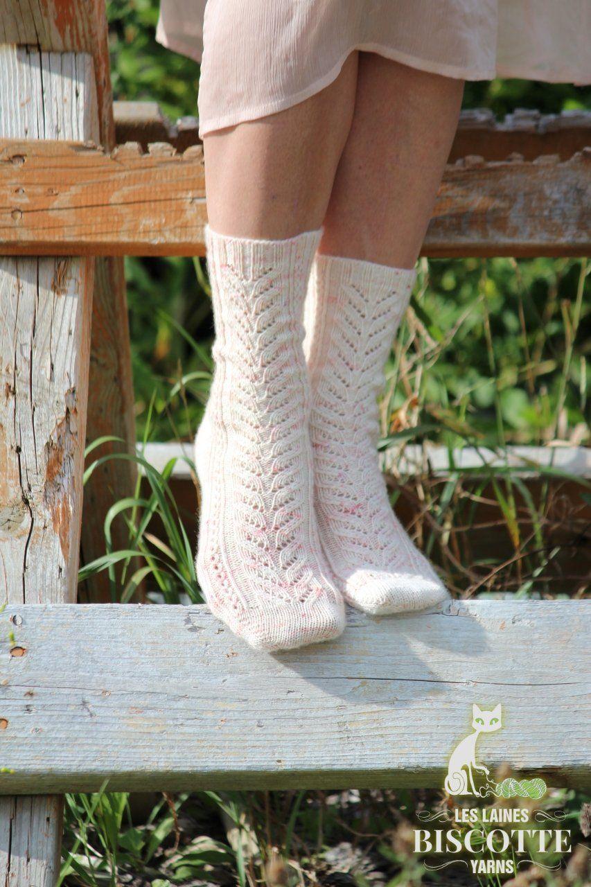 Her Garden's Flowers Free sock pattern - Biscotte Yarns