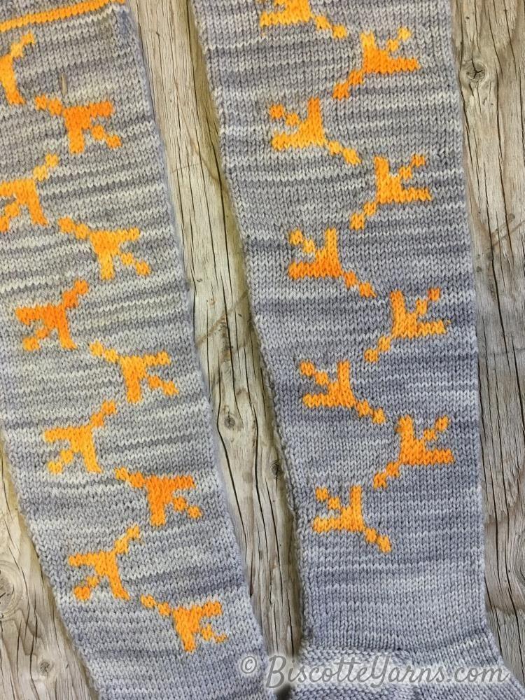 Chicken Dance Socks Pattern - Biscotte Yarns