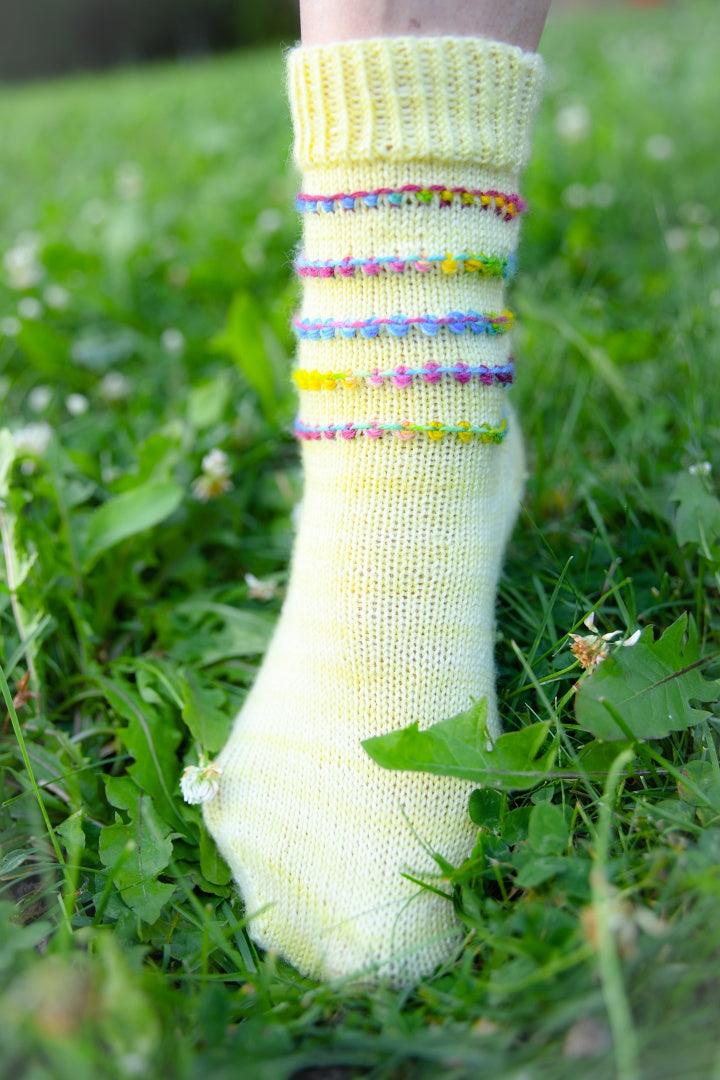 Mini Bobble Sock | Free sock pattern - Biscotte Yarns