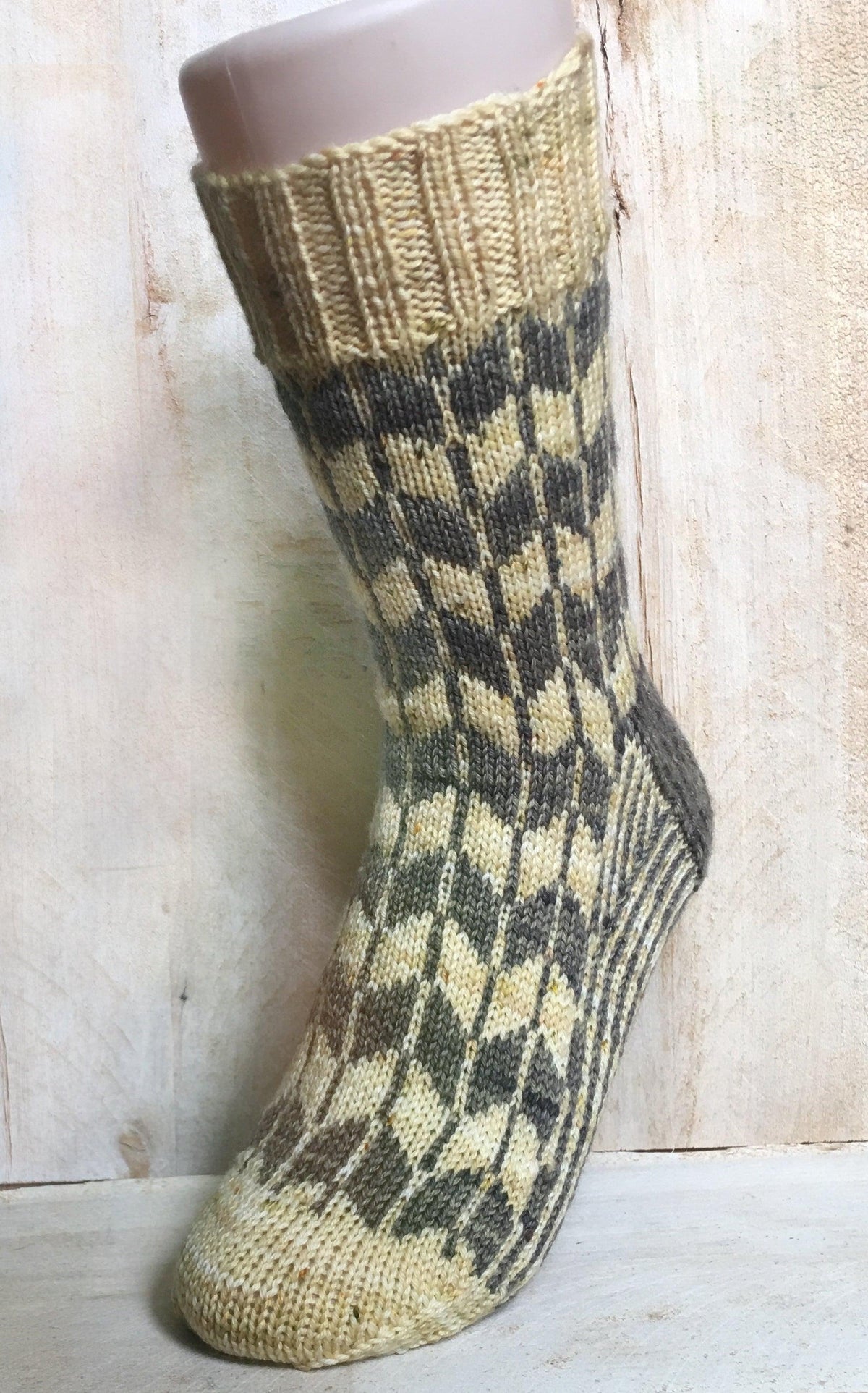 Prelude | Knitting Sock Pattern - Biscotte Yarns