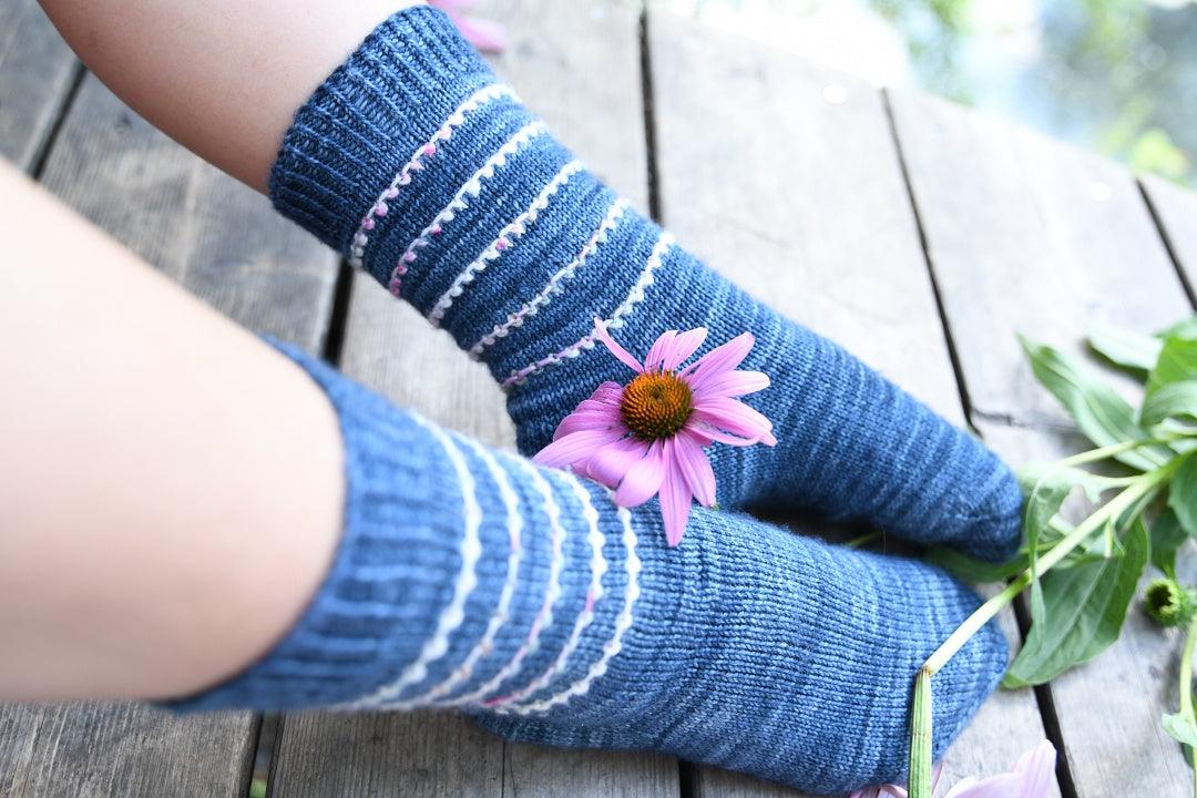 Mini Bobble Sock | Free sock pattern - Biscotte Yarns