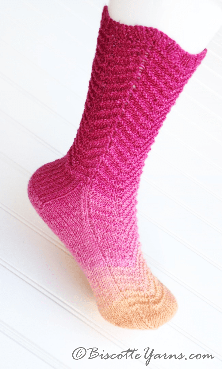 Free Socks Pattern - Metamorph Socks - Biscotte Yarns