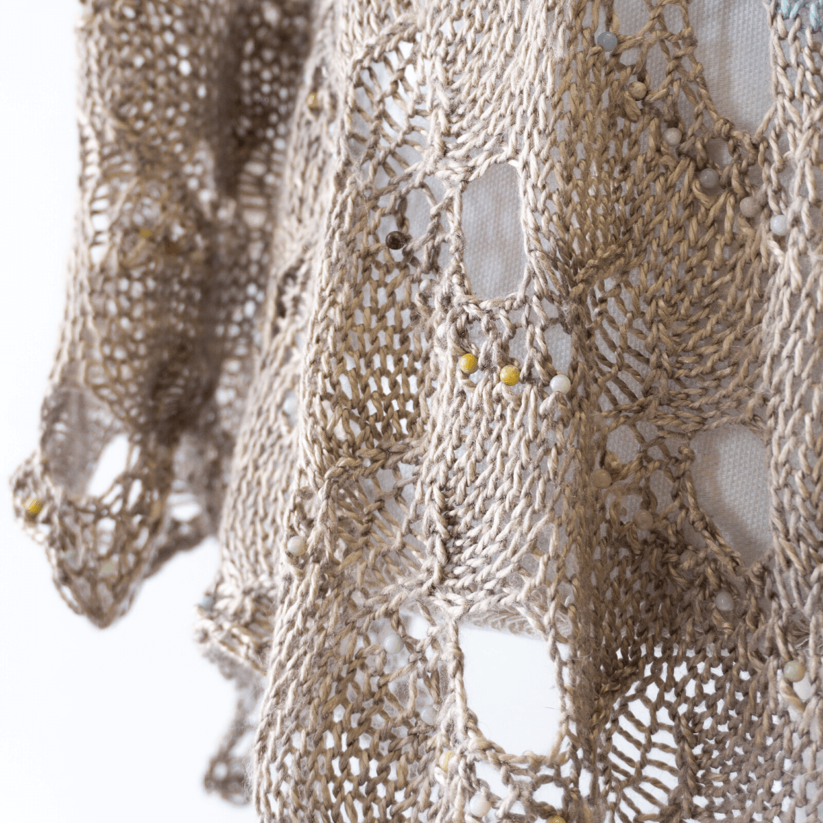 Paon d'Or Shawl | Seed Beads | Knitting Kit - Biscotte Yarns