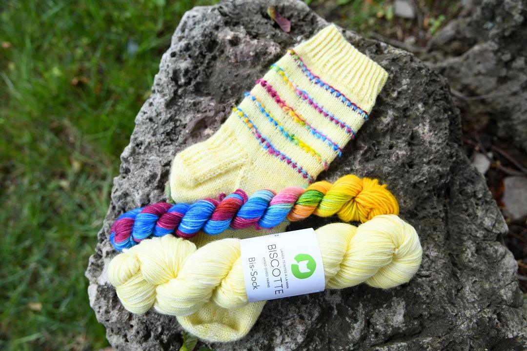 Mini Bobble Sock | Free sock pattern - Biscotte Yarns