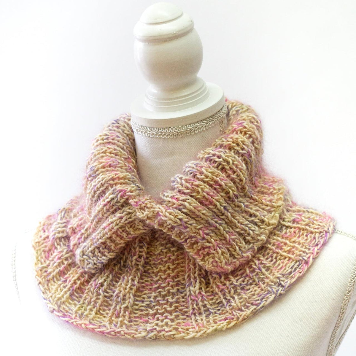 Cache-Cou Doux - Free neckwarmer pattern - Biscotte Yarns