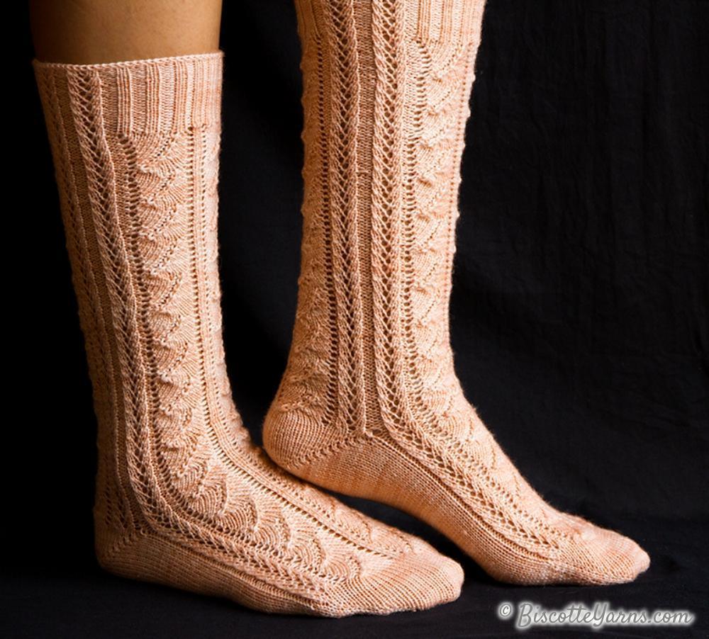 Whisperer Socks Pattern - Biscotte Yarns