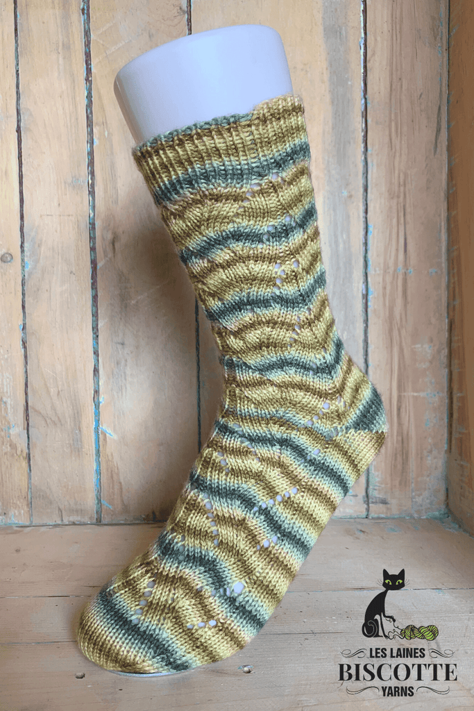 Miss Eleanor Socks | Free Knitting Pattern - Biscotte Yarns