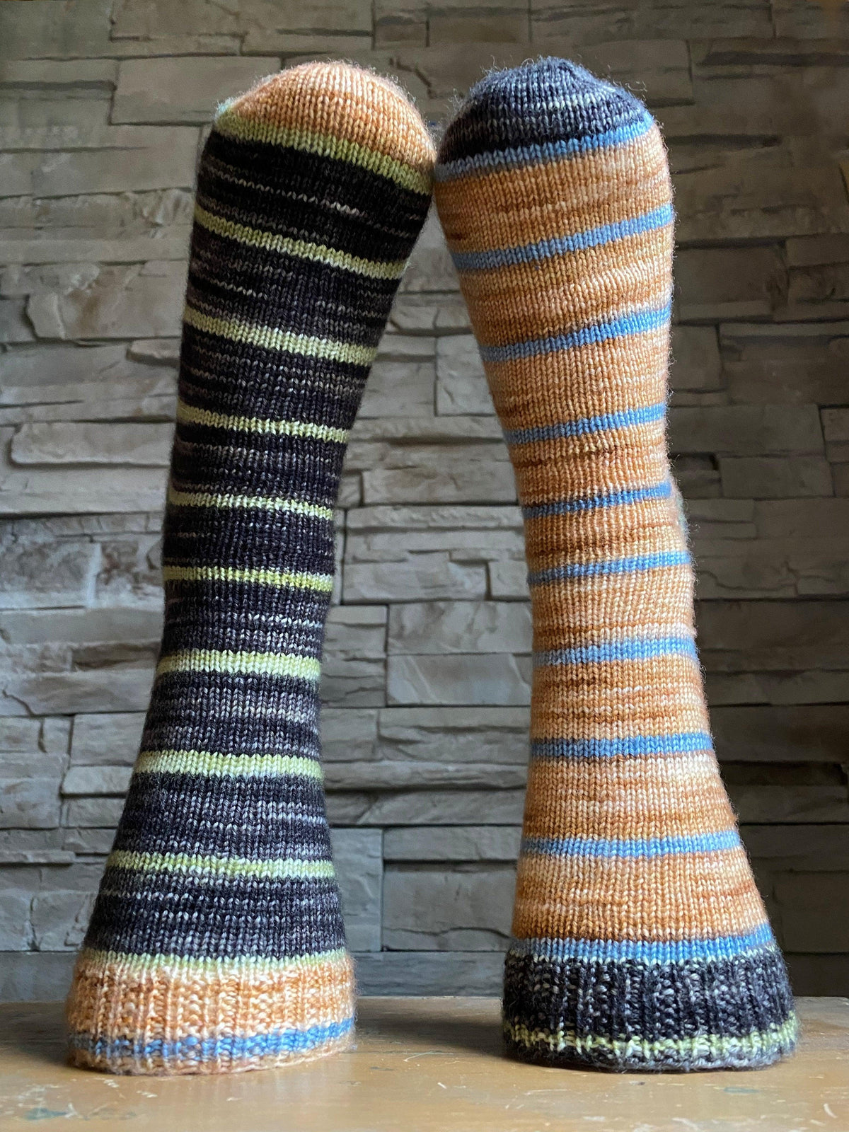 Stella the Two Face Cat | Free Sock Pattern - Biscotte Yarns