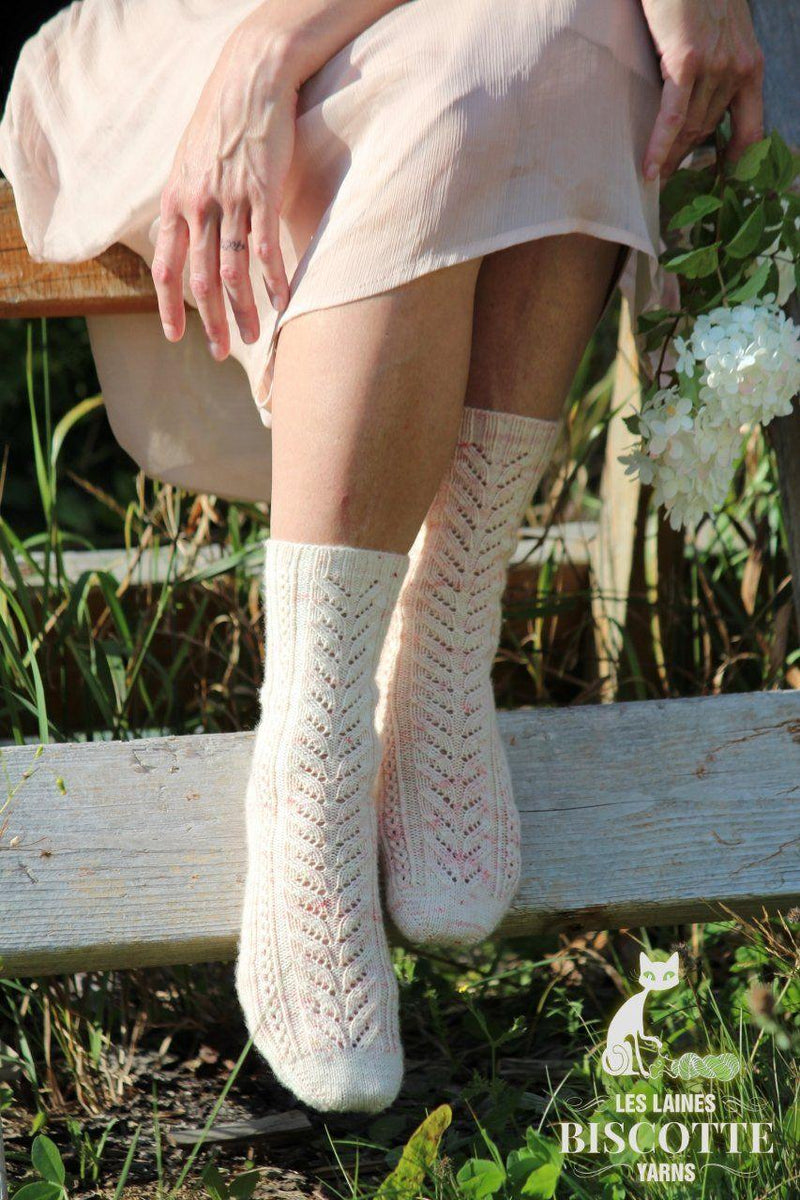 Her Garden's Flowers Free sock pattern - Biscotte Yarns