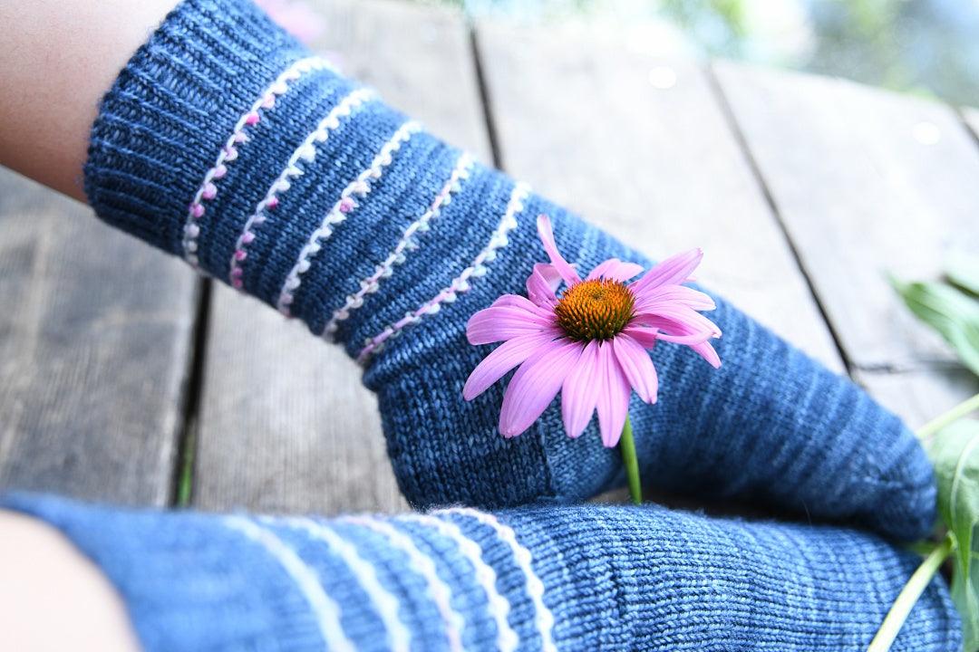 Mini Bobble Sock | Free sock pattern - Biscotte Yarns