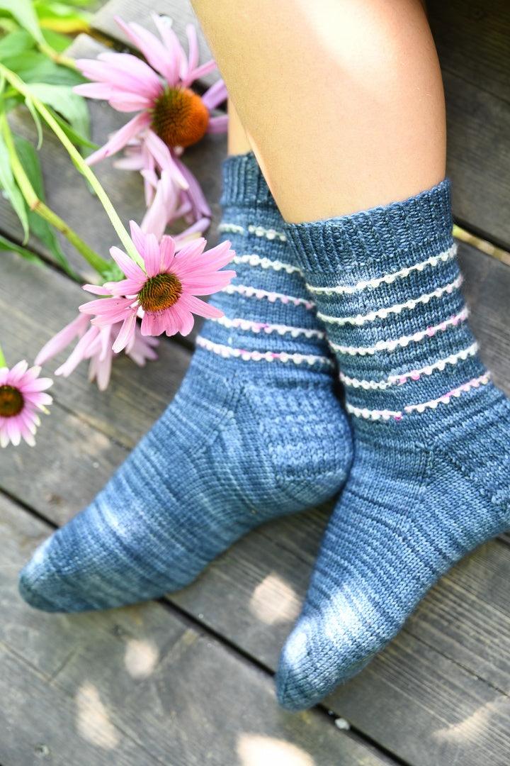 Mini Bobble Sock | Free sock pattern - Biscotte Yarns