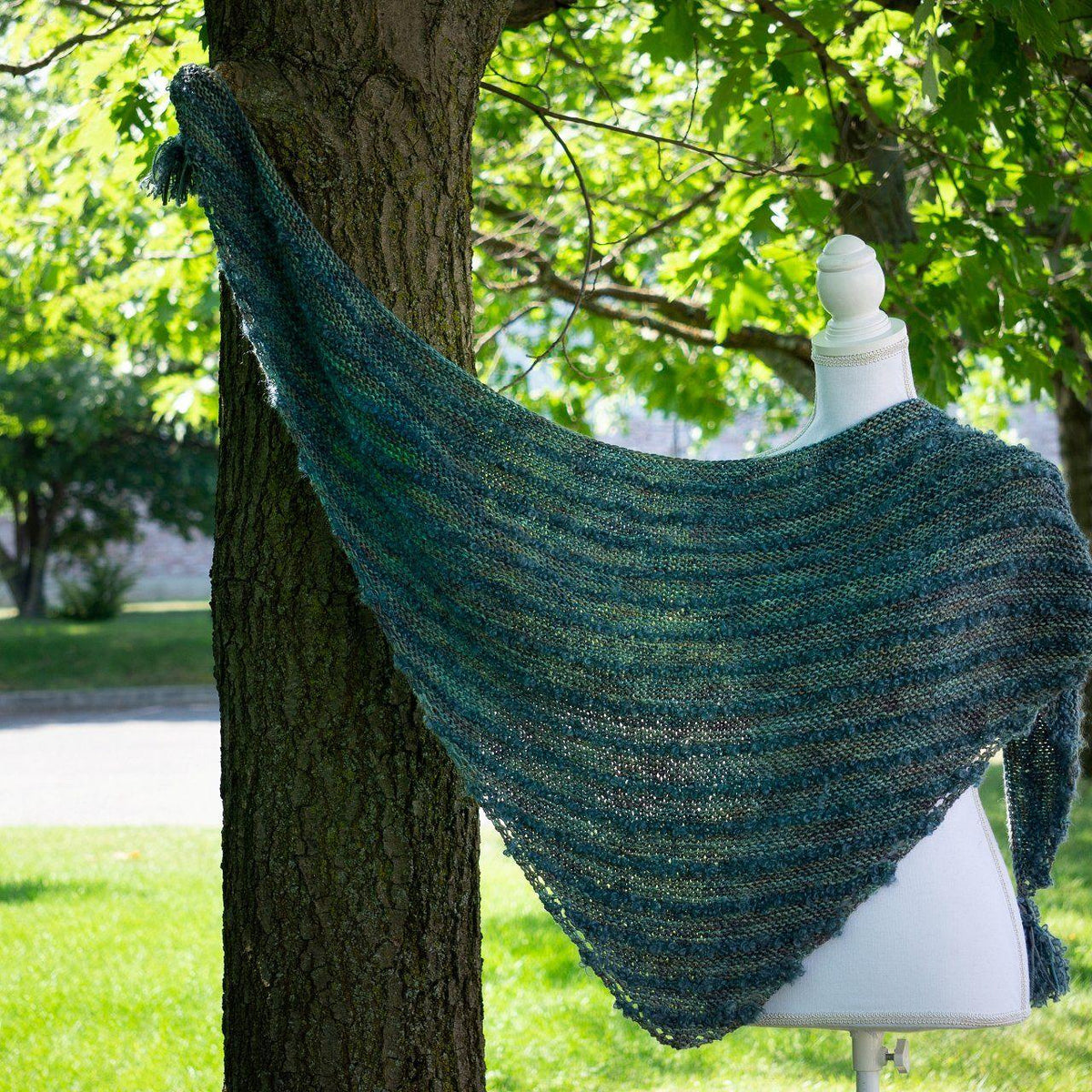 Boucles à l'Horizon'' Shawl | Free Knitting Pattern - Biscotte Yarns