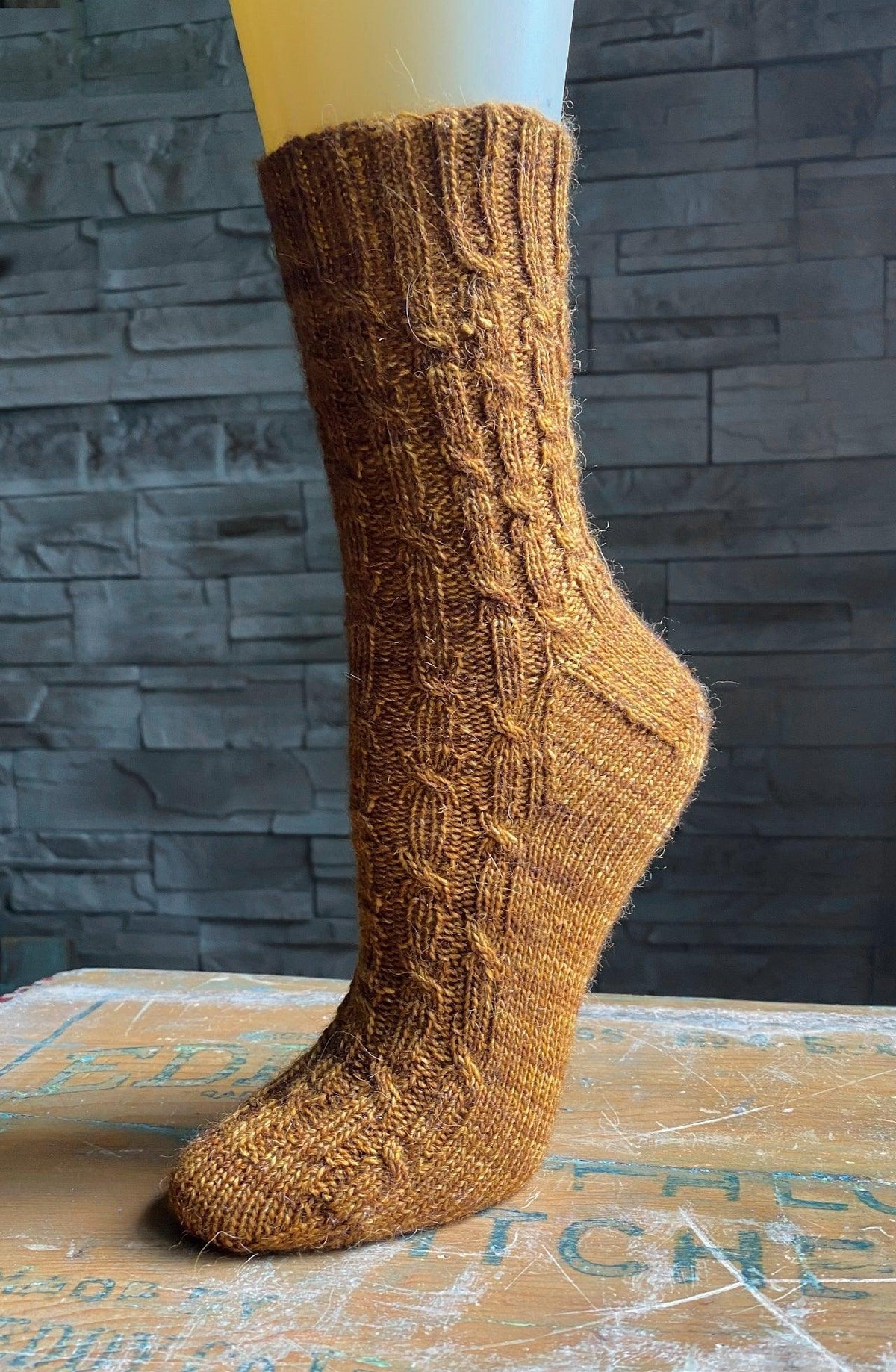 Chem-Chemney | Socks Pattern - Biscotte Yarns