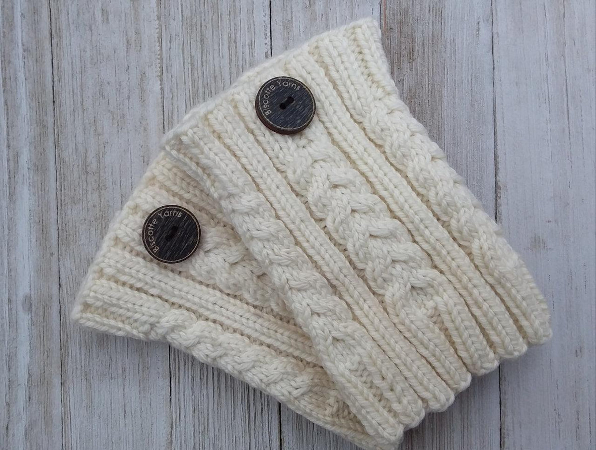 Cozy cable boot topper | Free Knitting Pattern - Biscotte Yarns