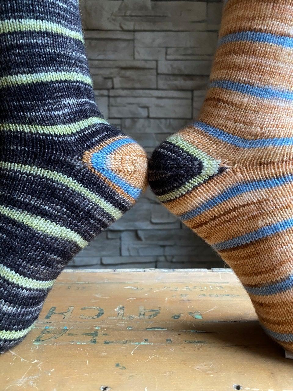 Knitting Kit - STELLA the Two Face Cat socks - Biscotte Yarns