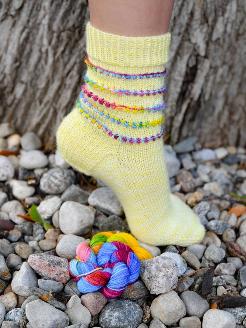 Mini Bobble Sock | Free sock pattern - Biscotte Yarns