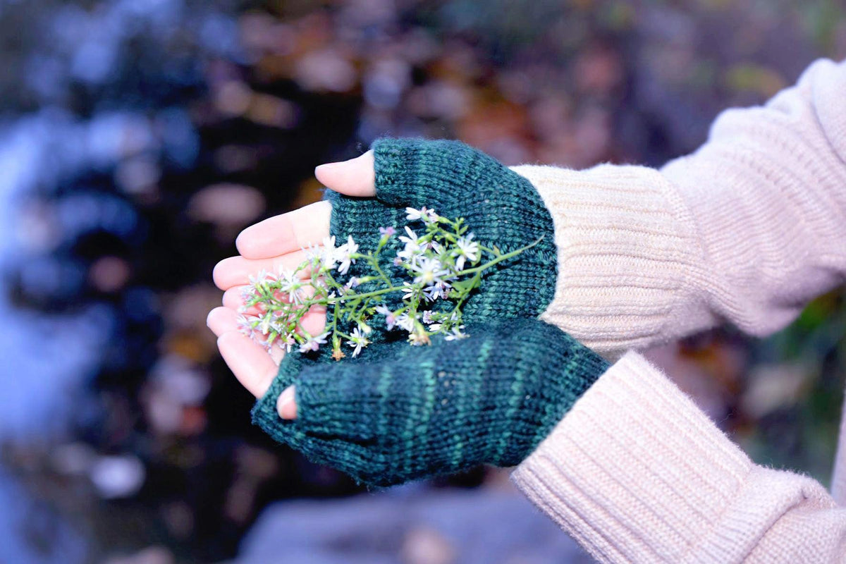 "PICEA" Matching Hat, Mittens & Neck Warmer | Knitting Patterns - Biscotte Yarns